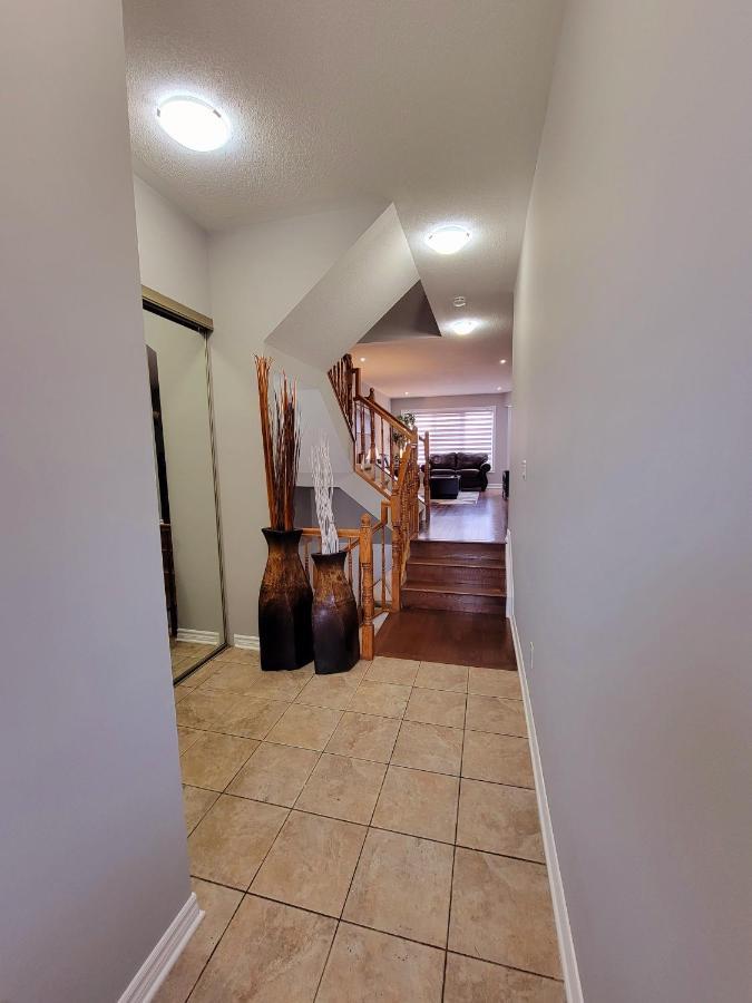 Cozy 3 Bedroom Town House 20 Min From Ottawa Down Town And Airport المظهر الخارجي الصورة